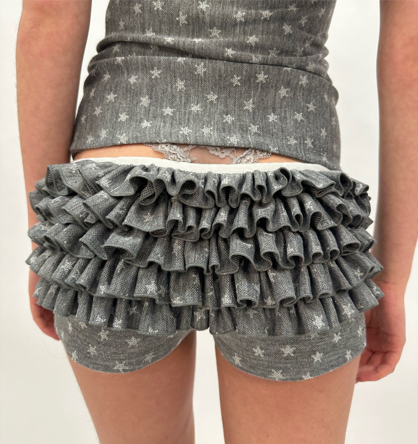 peaches shorts - stars