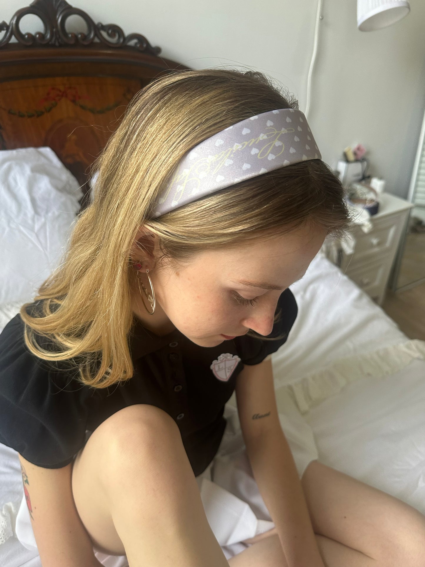 daisy randone headband - light grey with hearts